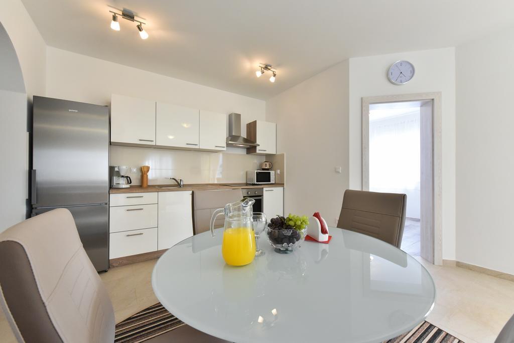 Apartments Ana Врси Екстериор снимка